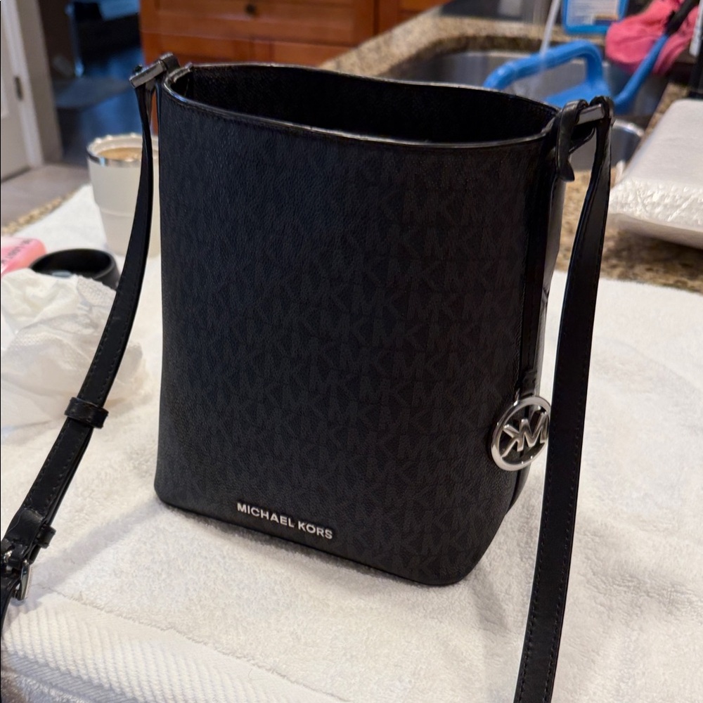 Michael Kors Elegant Black Crossbody Bag